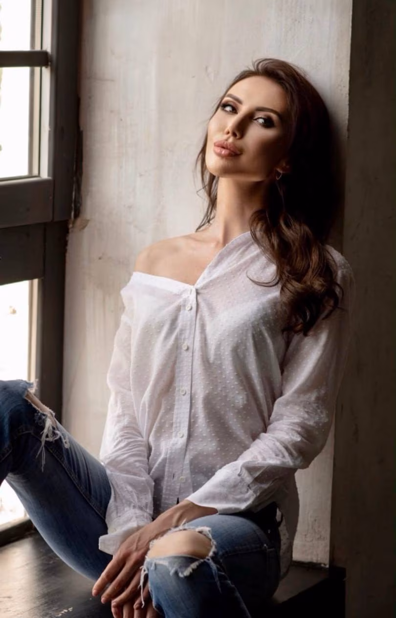 Elena 43 Milan Italy mariée pour une famille heureuse