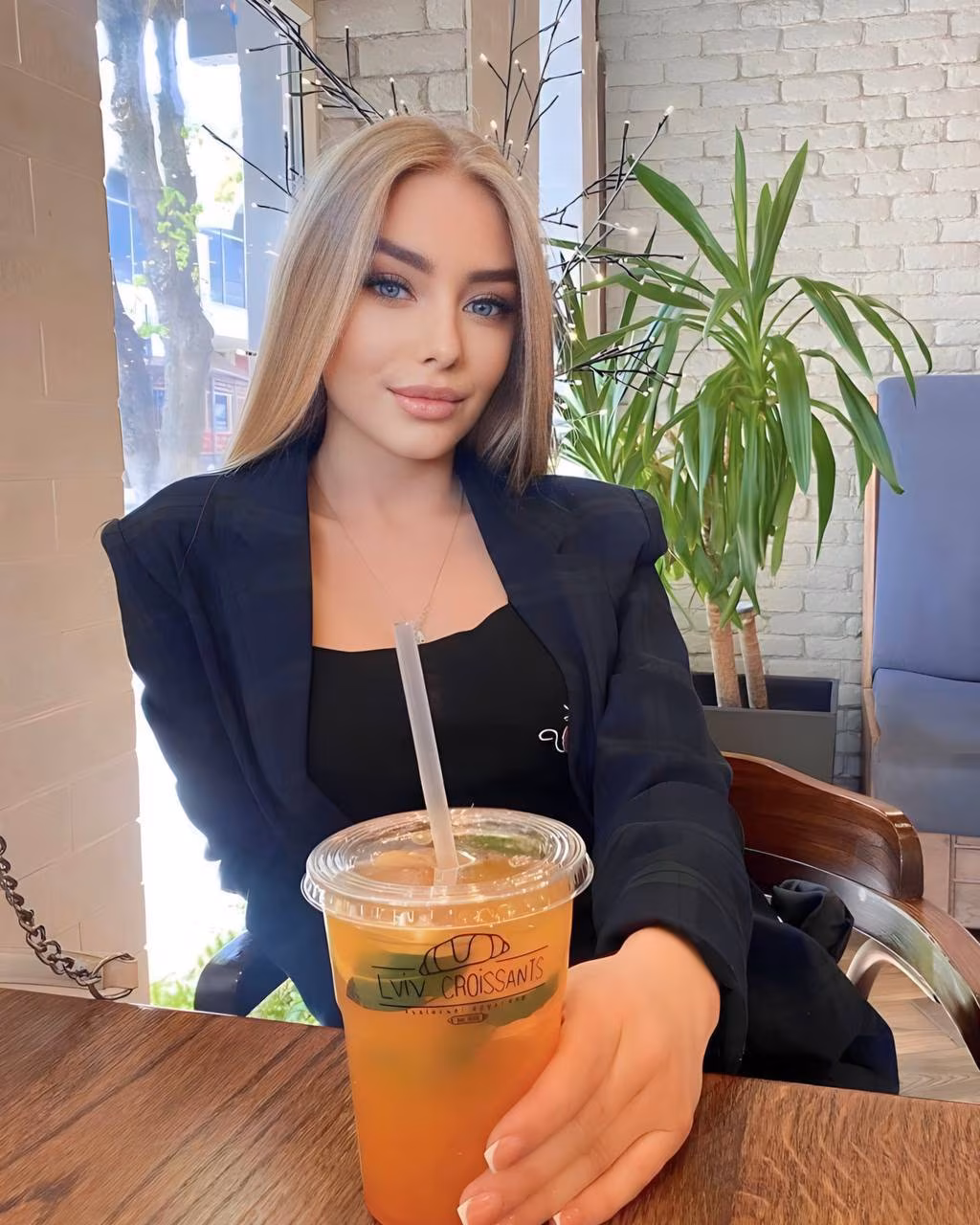 Olha 22 Kyiv Ukraine sublime mariée pour une relation sérieuse