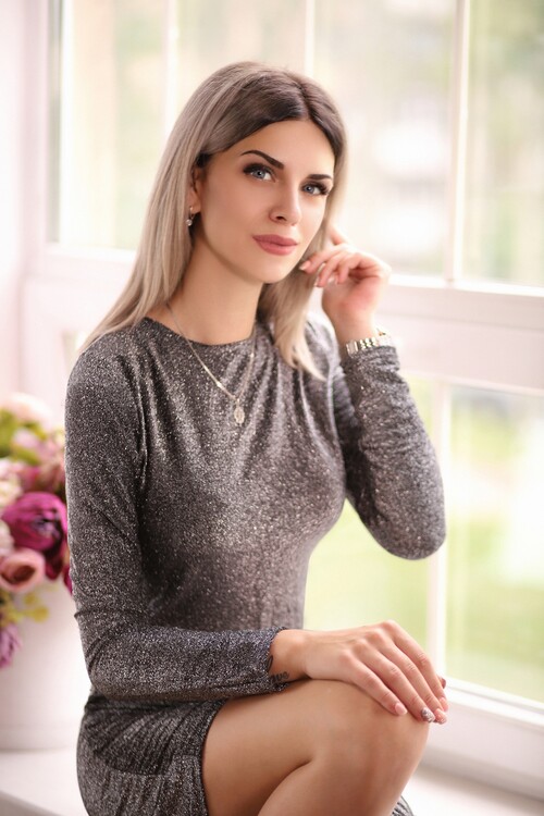 Yulia cherche femmes pour mariage