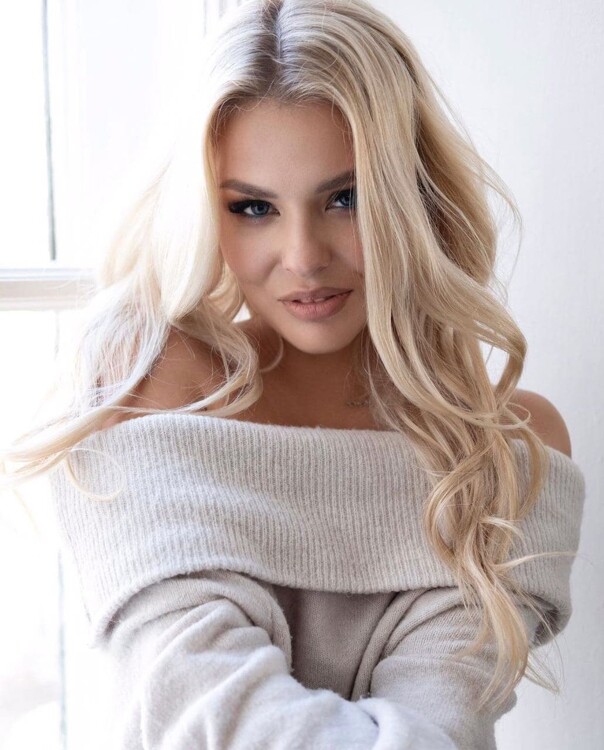 Larisa femme russe barbie