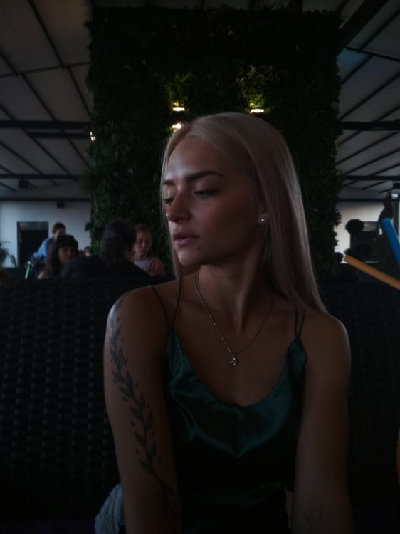 Katyusha femme russe bordeaux