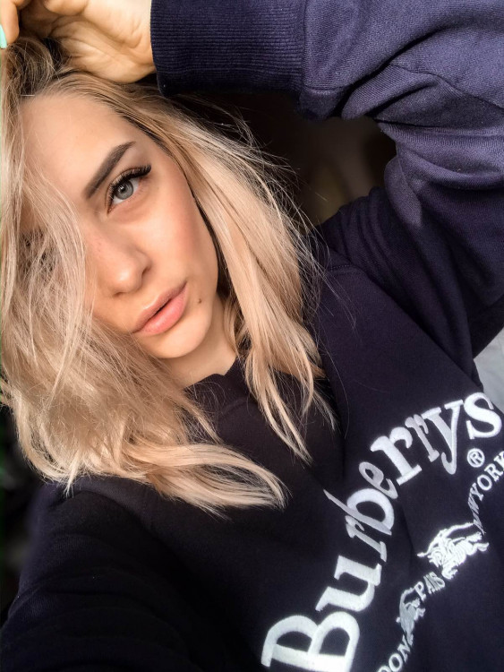 Katyusha femme russe bordeaux