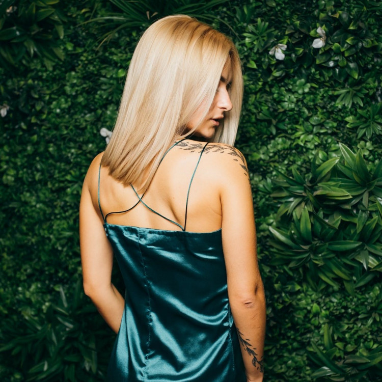 Katyusha femme russe bordeaux