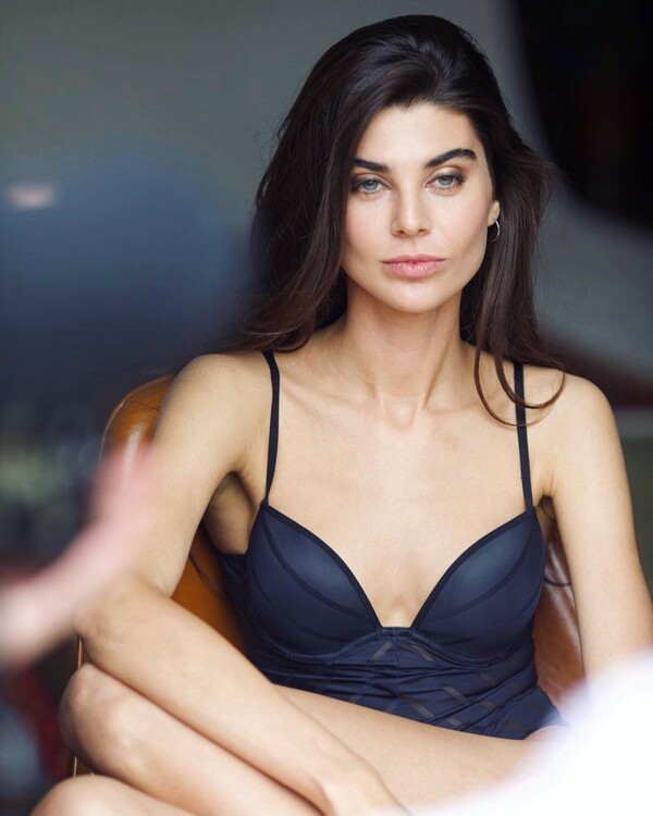 Nastya femme russe en suisse