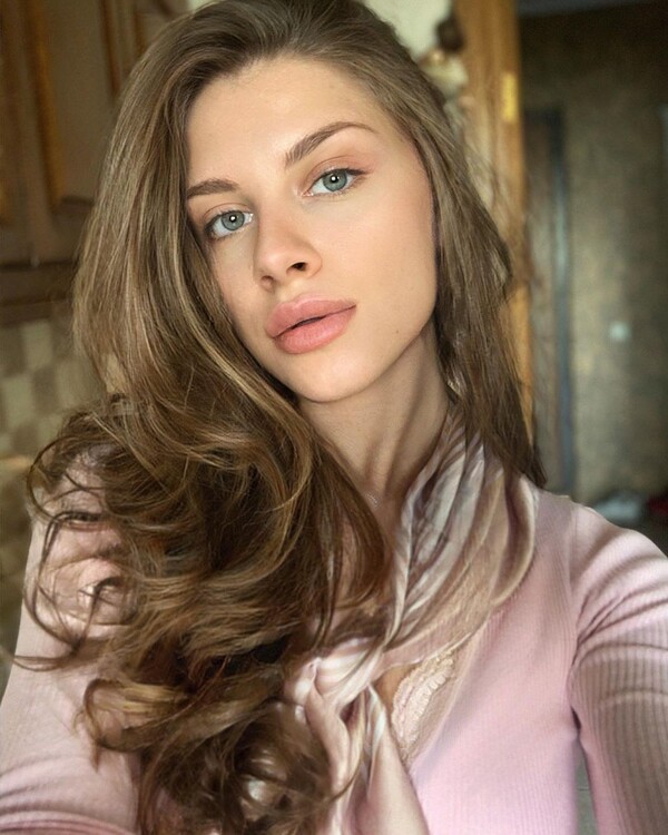 Vika femme russe et ukrainienne