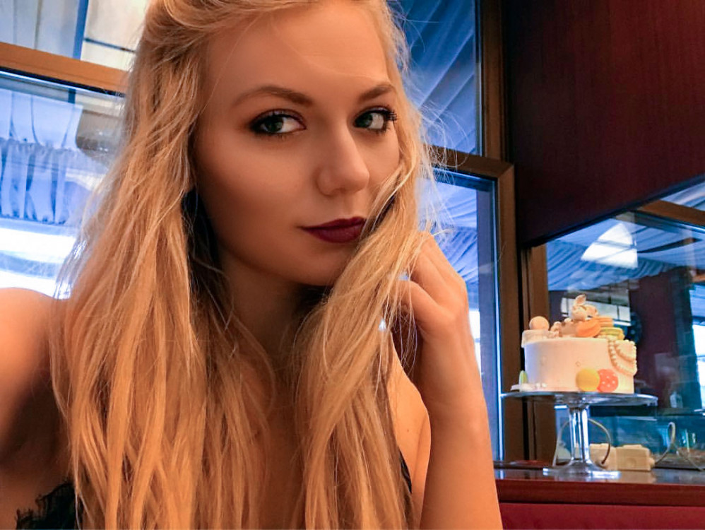 Olga femme russe foulard