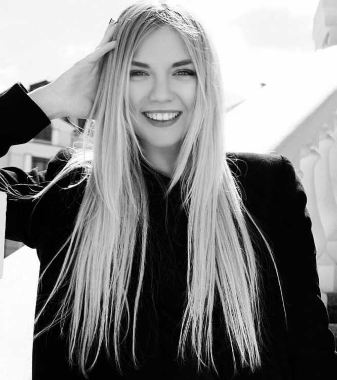 Olga femme russe foulard