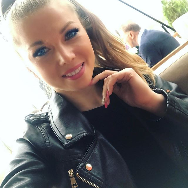 Svetochka femme russe foulard