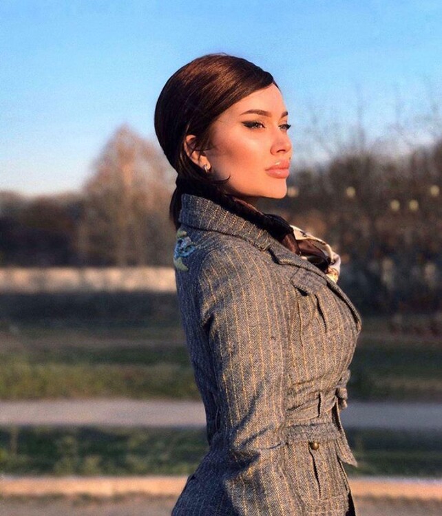 Ksenia femme russe foulard