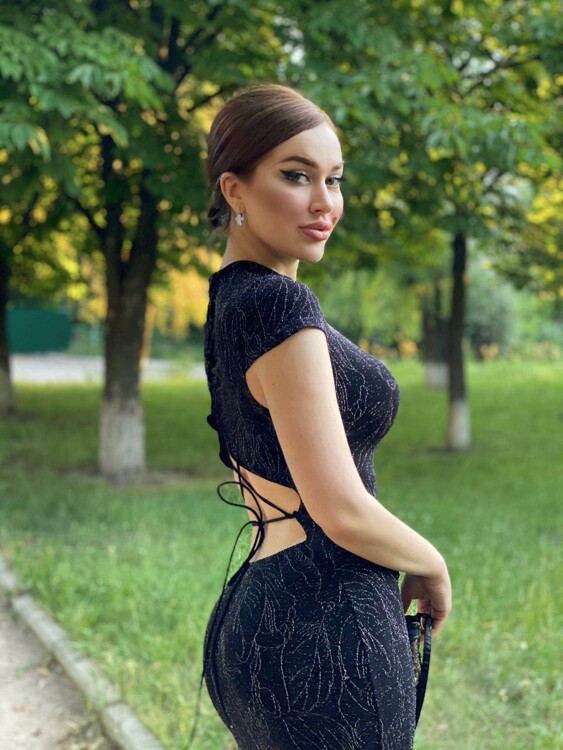 Ksenia femme russe foulard
