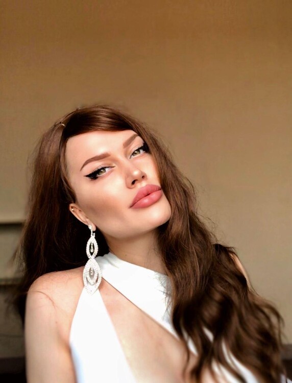 Ksenia femme russe foulard