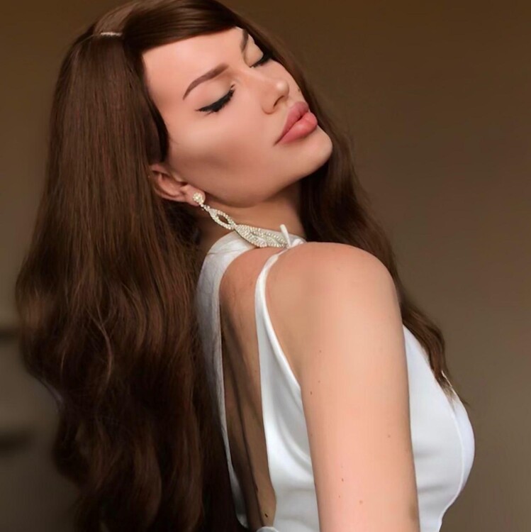Ksenia femme russe foulard