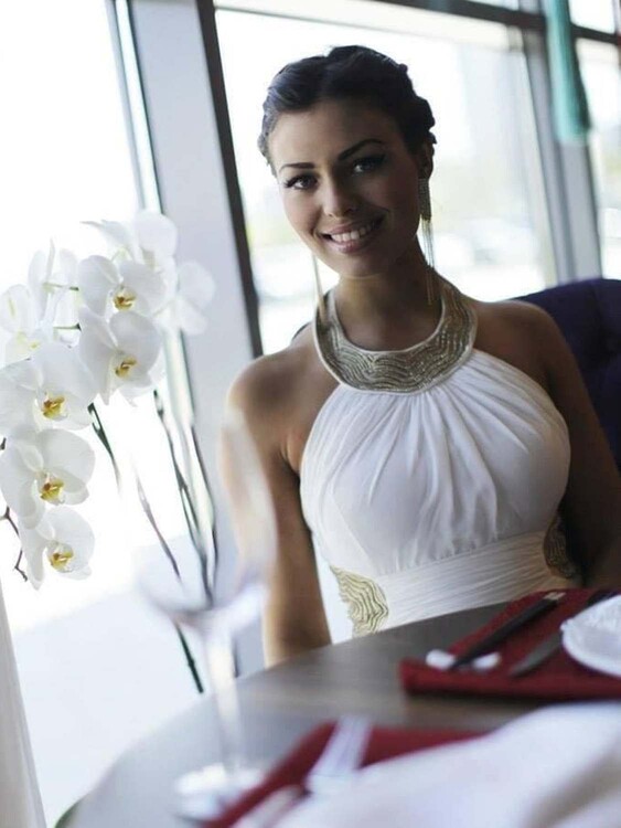 Alona femme russe foulard