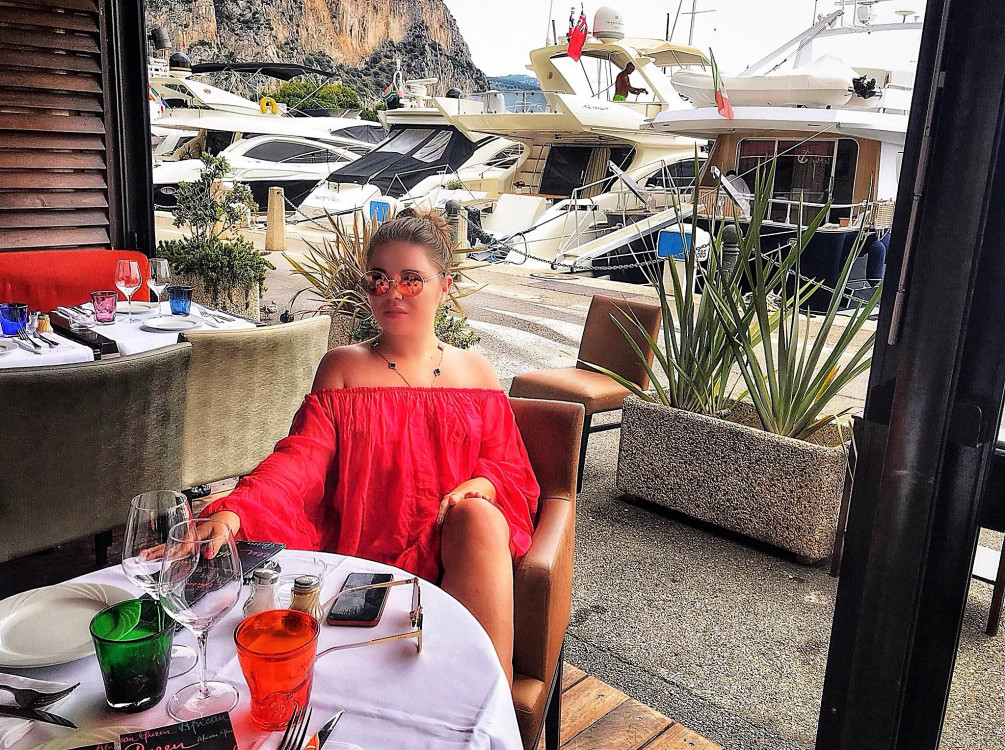 Karolina femme russe jalouse