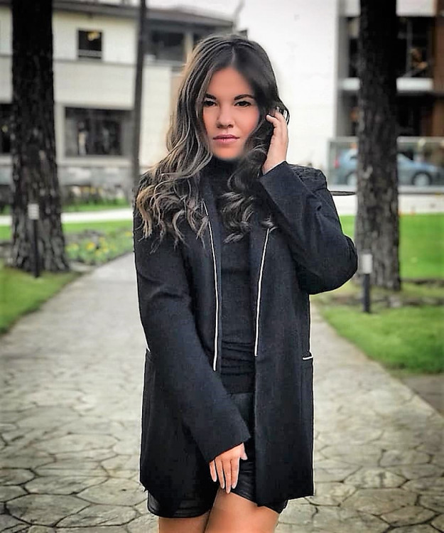 Karolina femme russe jalouse