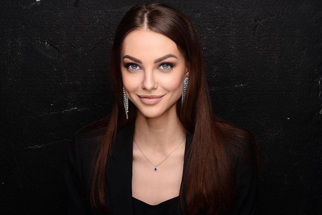 Ekaterina femme russe la plus grande du monde
