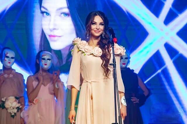 Ekaterina femme russe la plus grande du monde