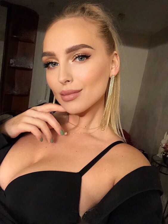 Viktoriya femme russe la plus grande du monde