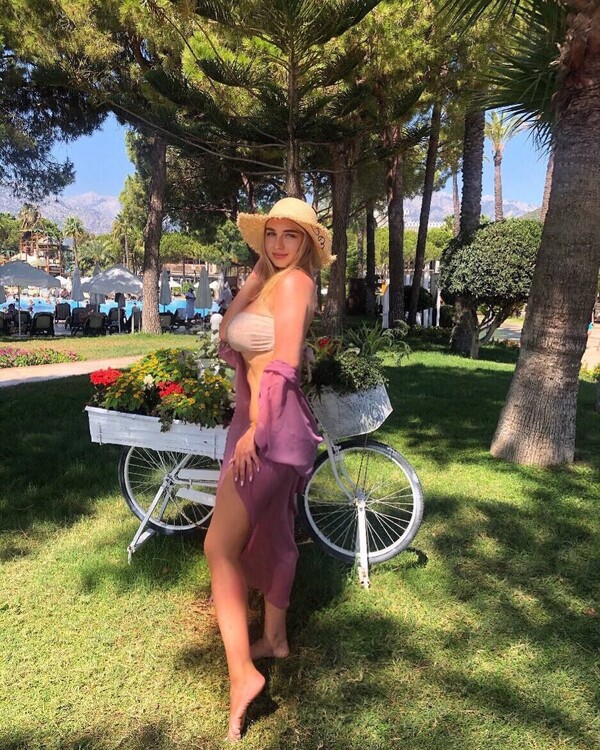 Viktoriya femme russe la plus grande du monde