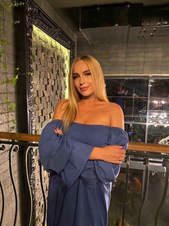 Viktoriya femme russe la plus grande du monde