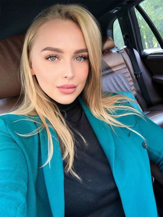 Viktoriya femme russe la plus grande du monde