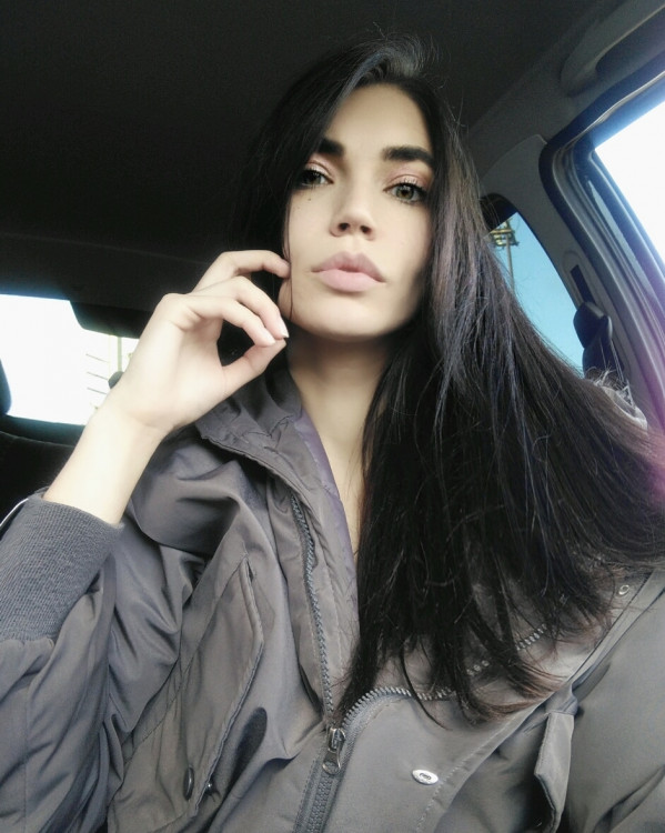 Anastasy femme russe qui parle francais