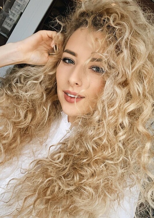 Yanochka femme russe qui parle francais