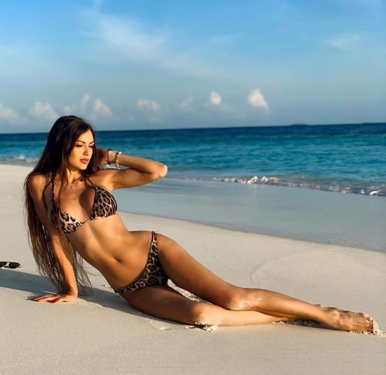 Sveta femme russe qui veulent venir france