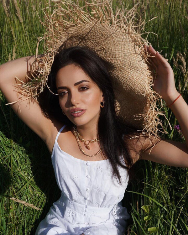 Yana femme russe typique