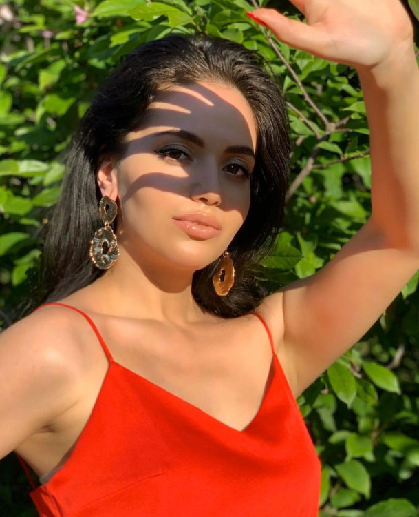 Yana femme russe typique