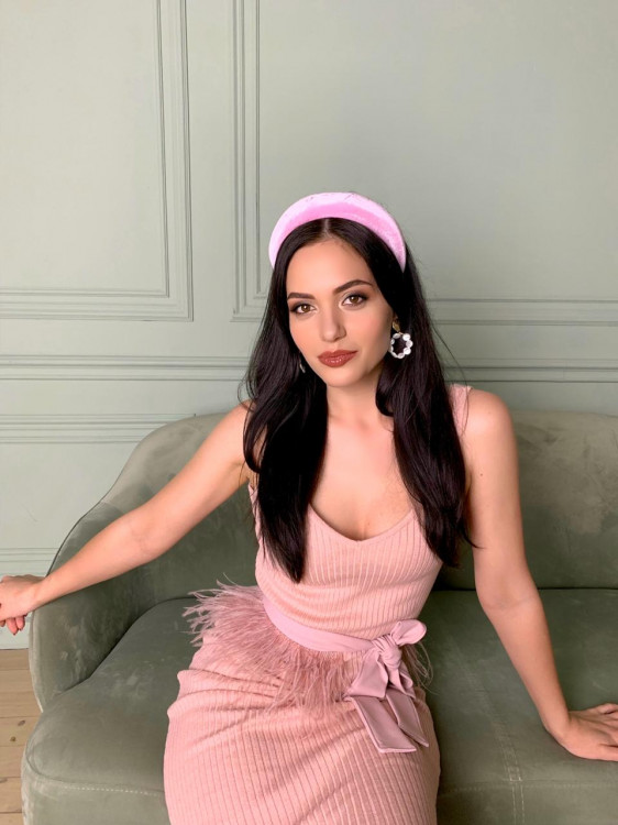 Yana femme russe typique