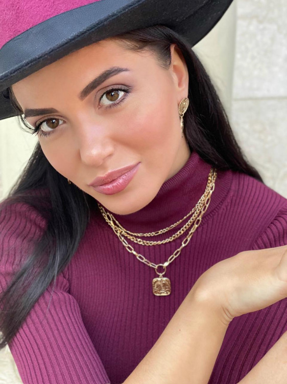 Yana femme russe typique